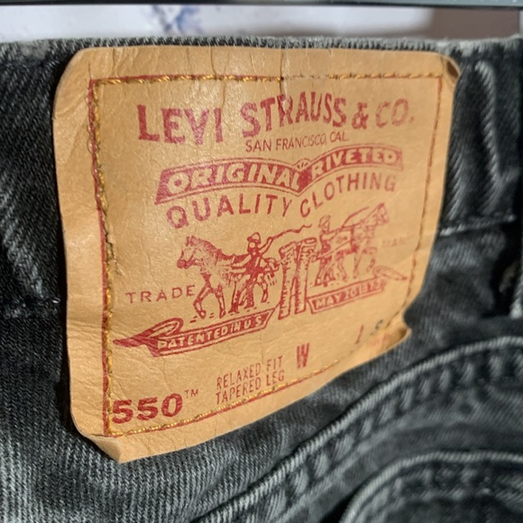 Levi’s Women’s Vintage 550 Relaxed Fit Tapered Leg Washed Black Size S Short - Picture 3 of 6